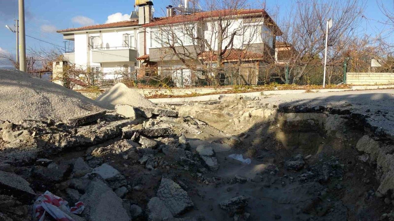 Eski dere yatağında göçük: 4 ev zarar gördü, 1 ev mühürlendi