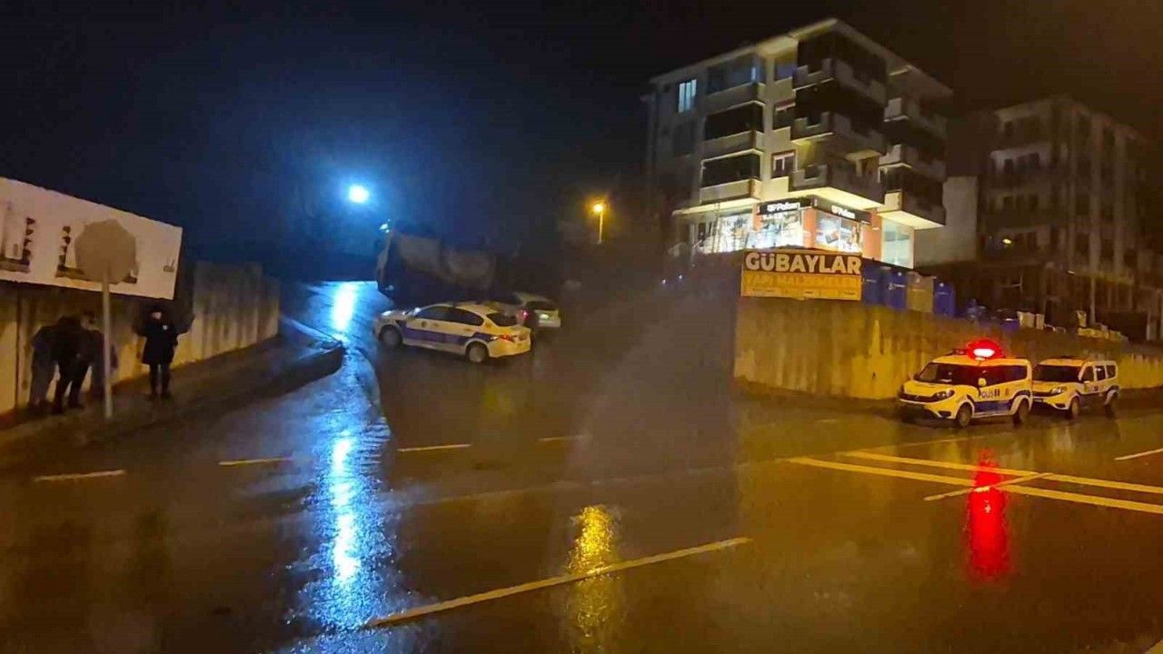 Polisten kaçan sürücü köprüden atladı