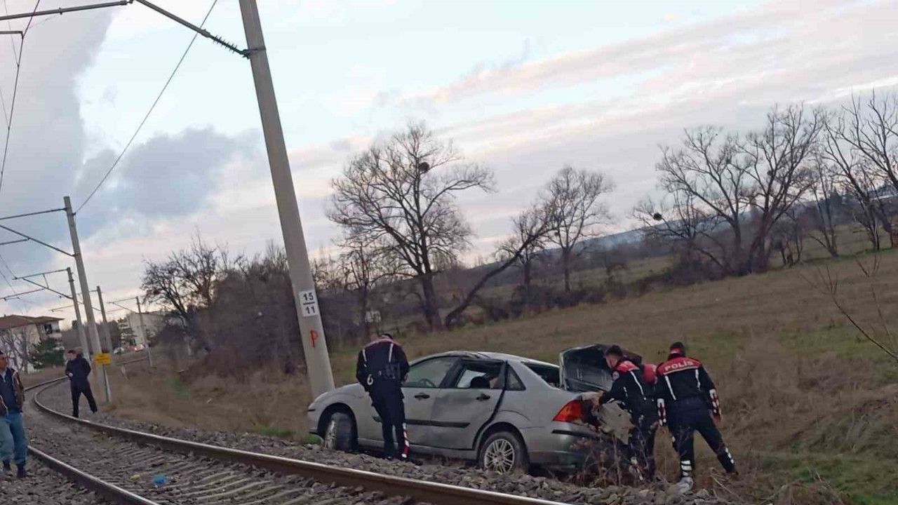 Polisten kaçan sürücü takla attı