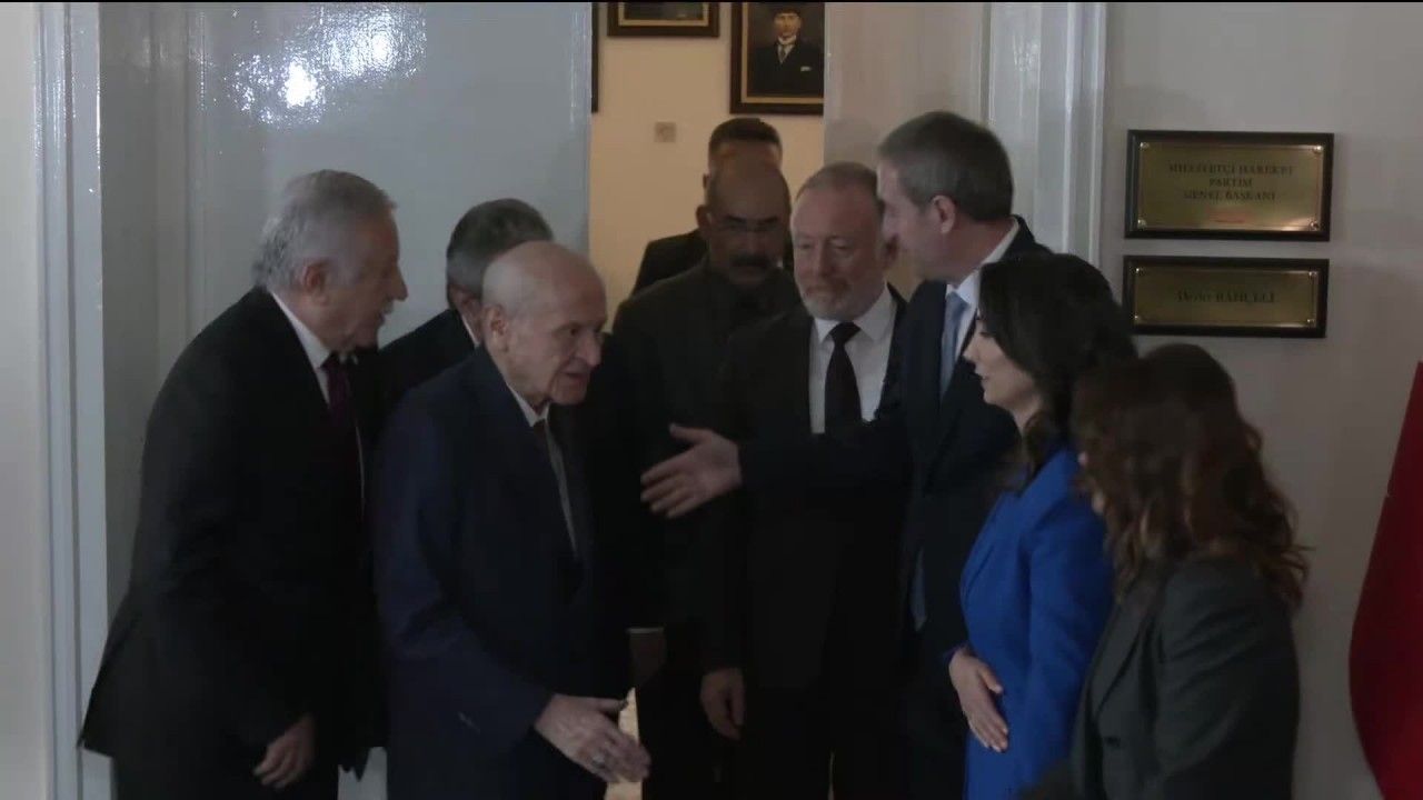 DEM Parti - MHP görüşmesi bitti... DEM Parti: "Meclis’in üstleneceği rol, yeni yargı paketi, Meclis'te kurulması beklenen komisyon ve anayasa ele alındı"