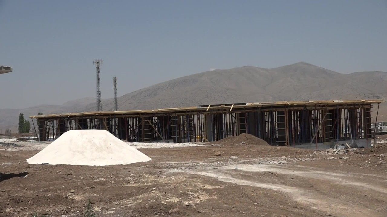"Dere yatağına ev olmaz" diyen Kurucuovalı köylüler, mahkemenin yürütmeyi durdurma kararına uyulmasını bekliyor