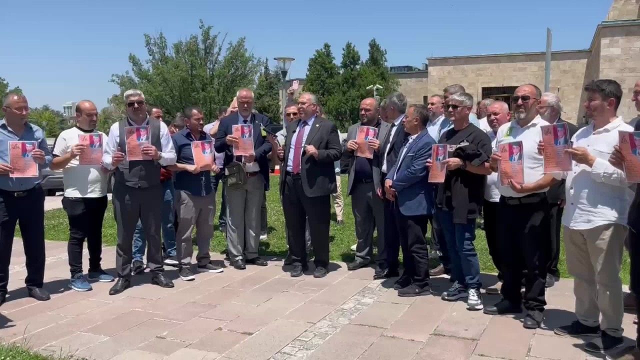 Staj ve çıraklık sigortası mağdurları Meclis'te: "Adalet olmadığı için biz buralarda sürünüyoruz. Ne işim var burada benim?"