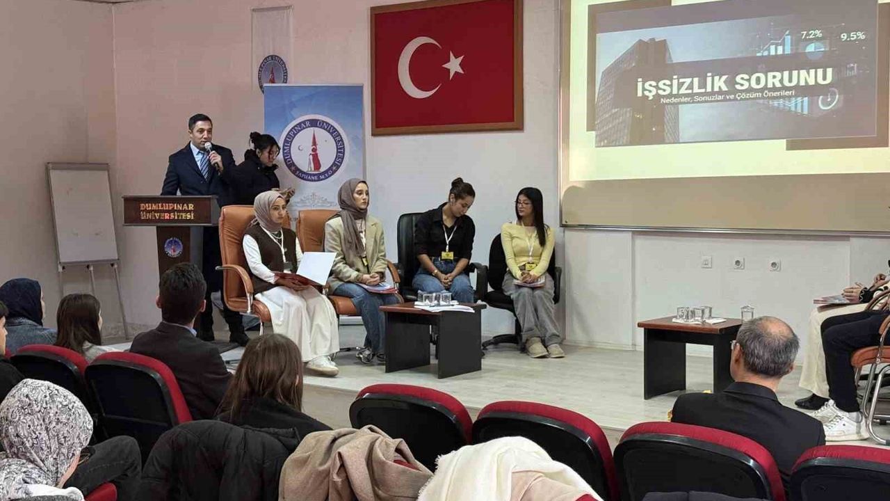 Şaphane MYO'da 'Sosyo-Ekonomik Analiz ve Politika Geliştirme Öğrenci Çalıştayı' başlıklı etkinlik