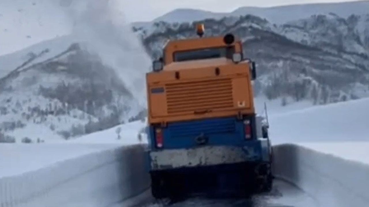 Bitlis'te köy yolları için kar seferberliği