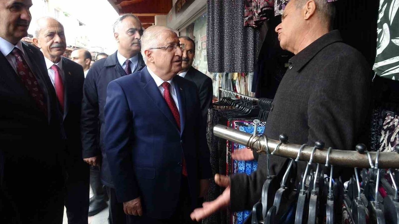 Bakan Güler, Kilis'te esnaf ve vatandaşlarla bir araya geldi