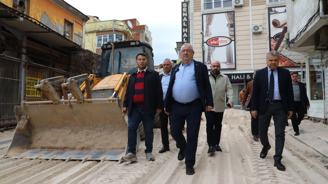 Başkan Ertaş sahaya indi; Edremit'te yol atağı