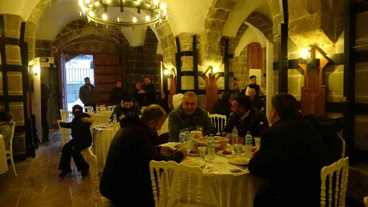 Bitlis'te yüzlerce vatandaşa iftar ikramı