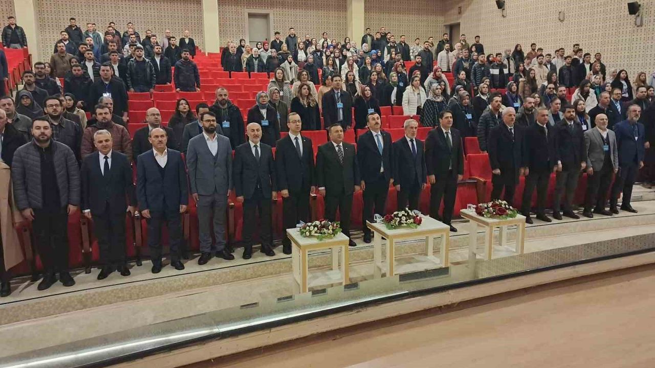 Kilis'te 'Küresel Tehditler Karşısında Manevi Vatan ve Aile' çalıştayı düzenlendi