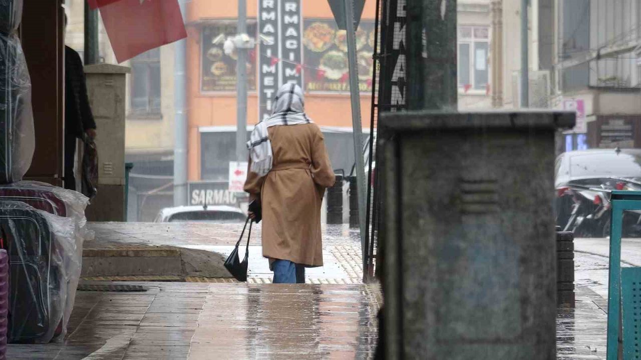 Kilis'te sağanak yağış etkili oluyor