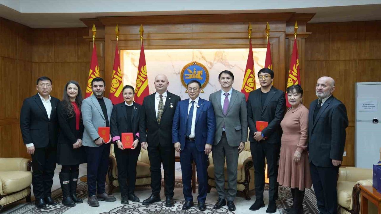 Moğolistan'daki ilk çocuk kemik iliği naklini Türk ve Moğol hekim ekipleri birlikte gerçekleştirdi