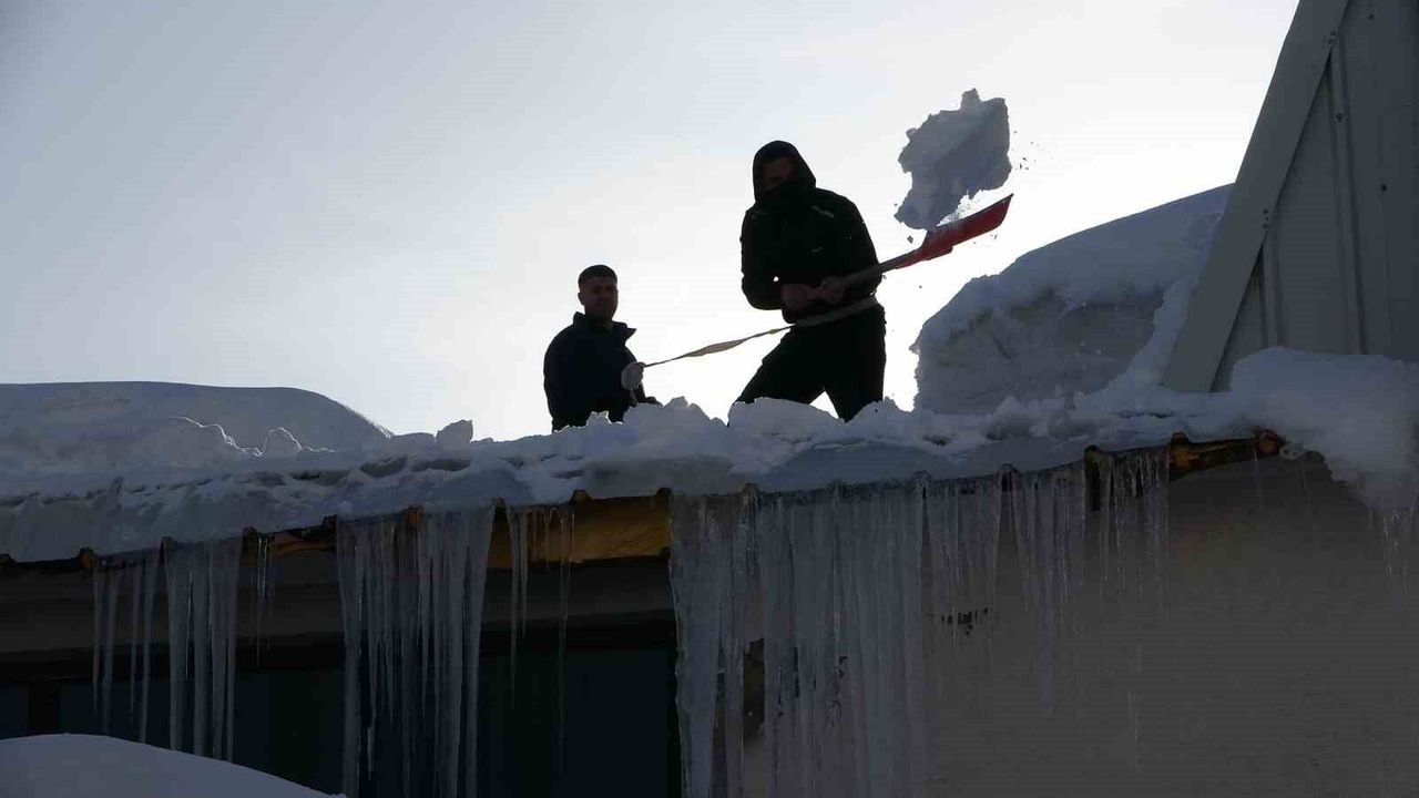 Bitlis'te soğuk hava etkisini sürdürüyor