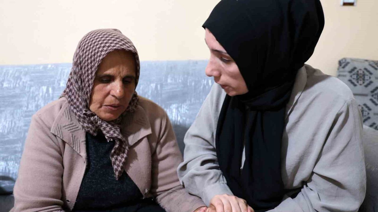 Ayrı şehirler, kayıp hayatlar: Cesetleri bulunamayan Gülistan Doku ve Mekiye Akyel'in ailesi Diyarbakır'da bir araya geldi