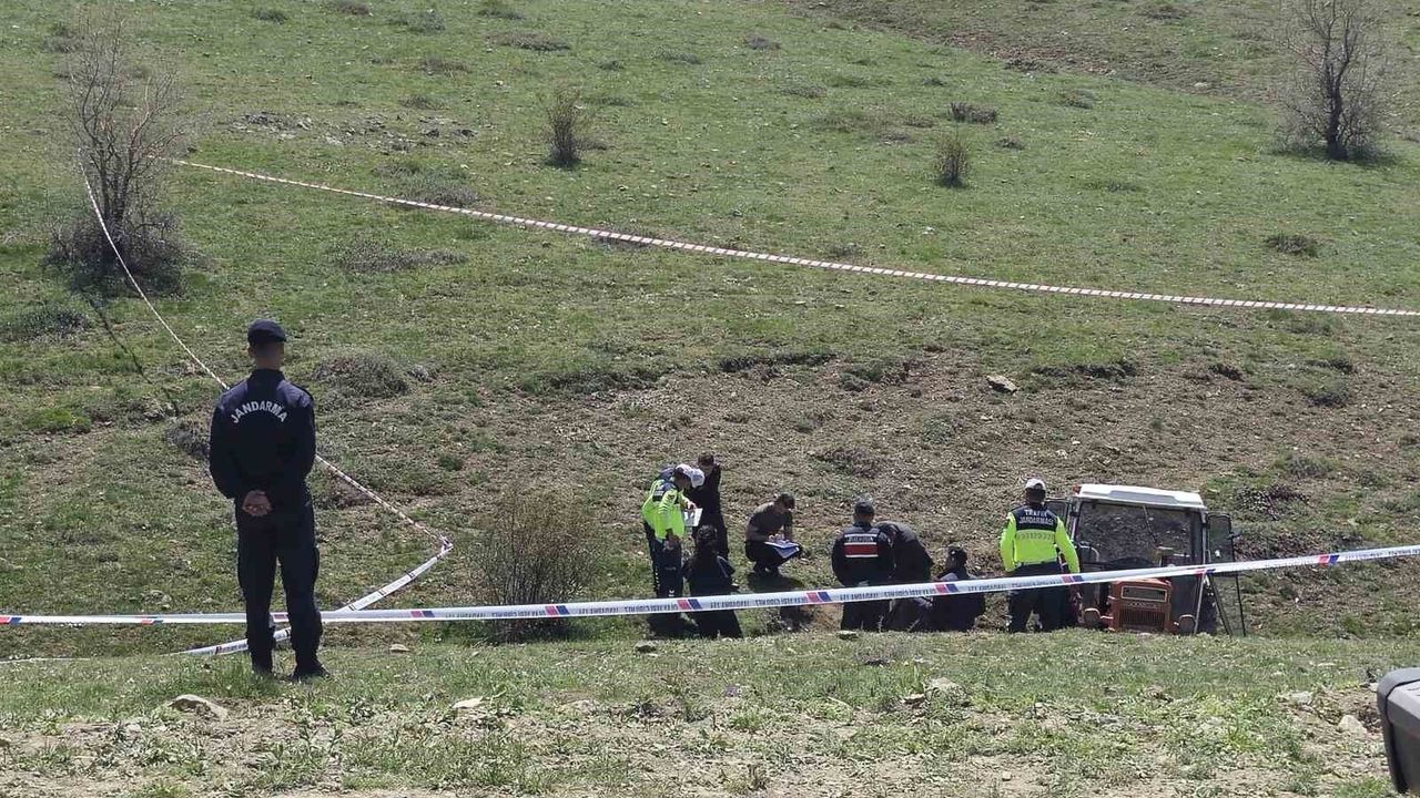 Çorum'da traktör dere yatağına devrildi: 1 ölü, 3 yaralı