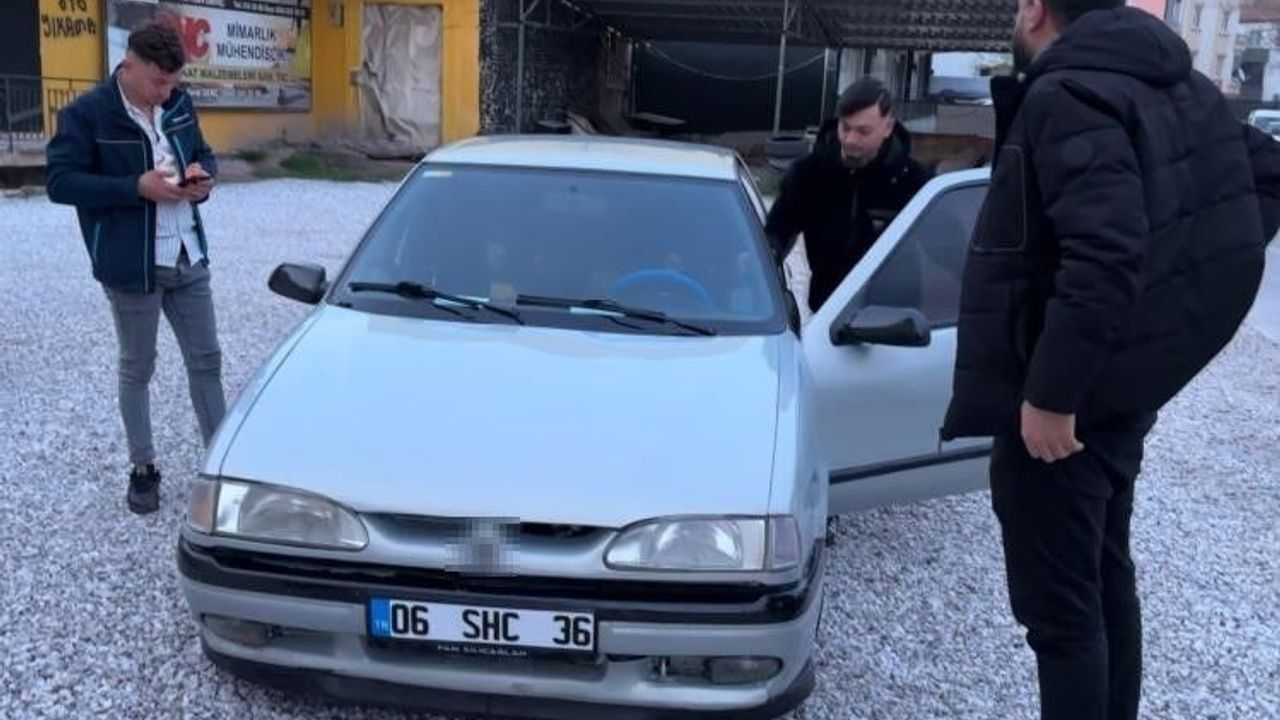 Kazaya yapınca plakaları söküp kaçtı ama polisten kaçamadı