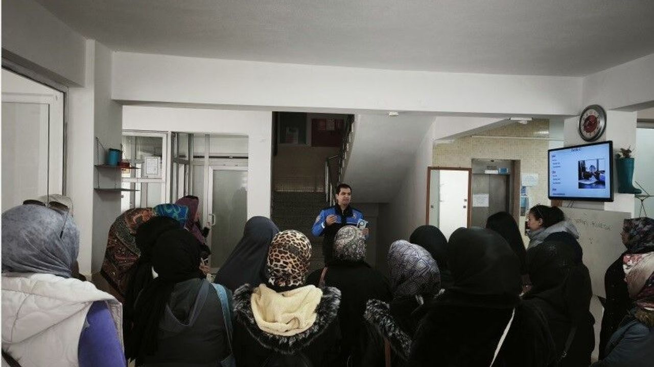 Niğde'de polisten vatandaşa dolandırıcılık uyarısı