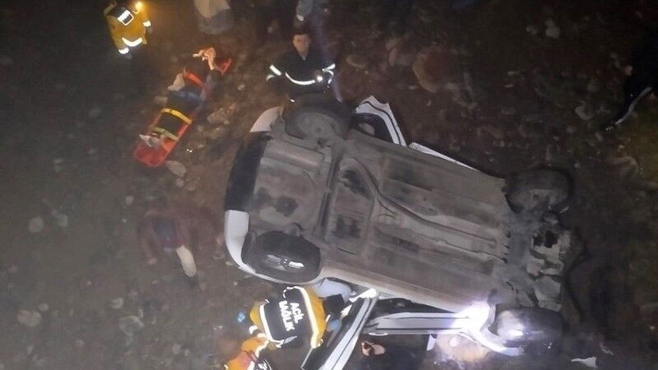 Samsun'da otomobil köprüden dere yatağına uçtu: 2 yaralı