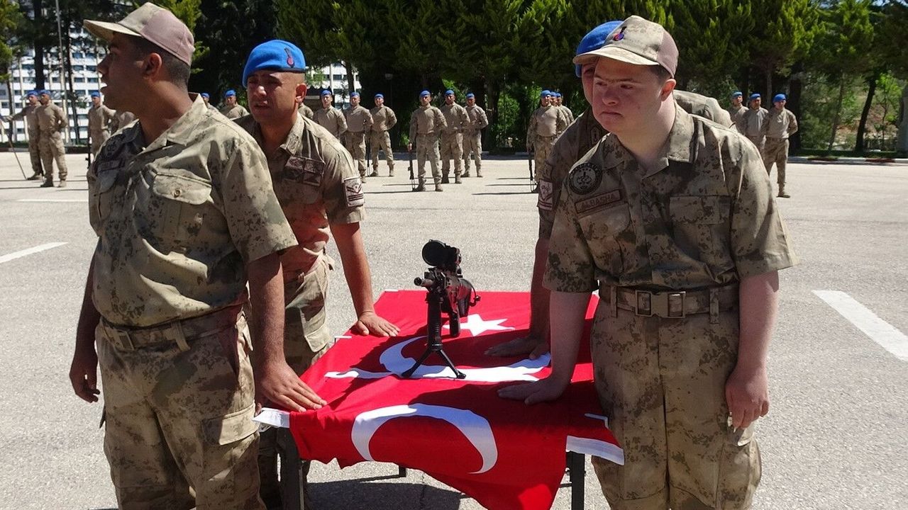 Kilis'te engelli gençler temsili askerlik yaptı