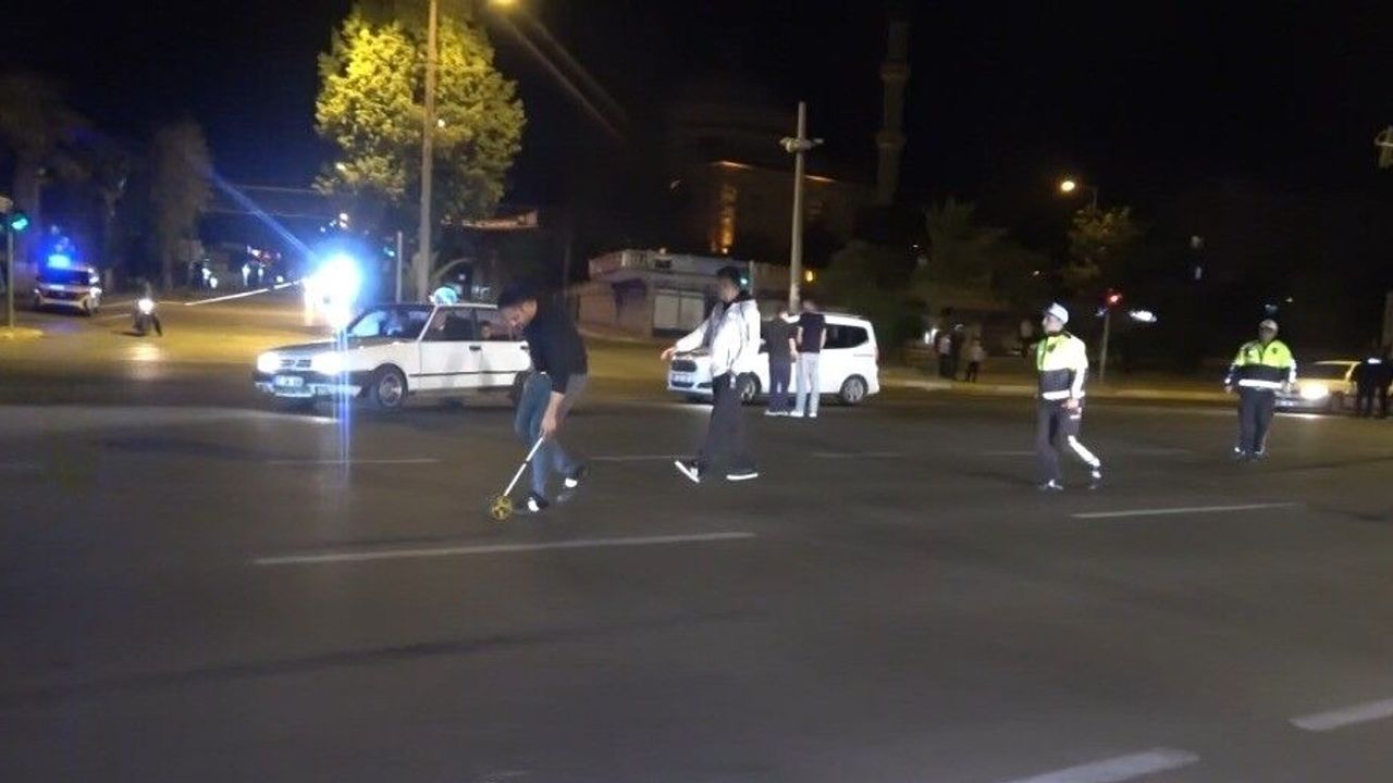Kilis'te feci kaza: Tır ile çarpışan motosikletteki 2 kişi ağır yaralandı