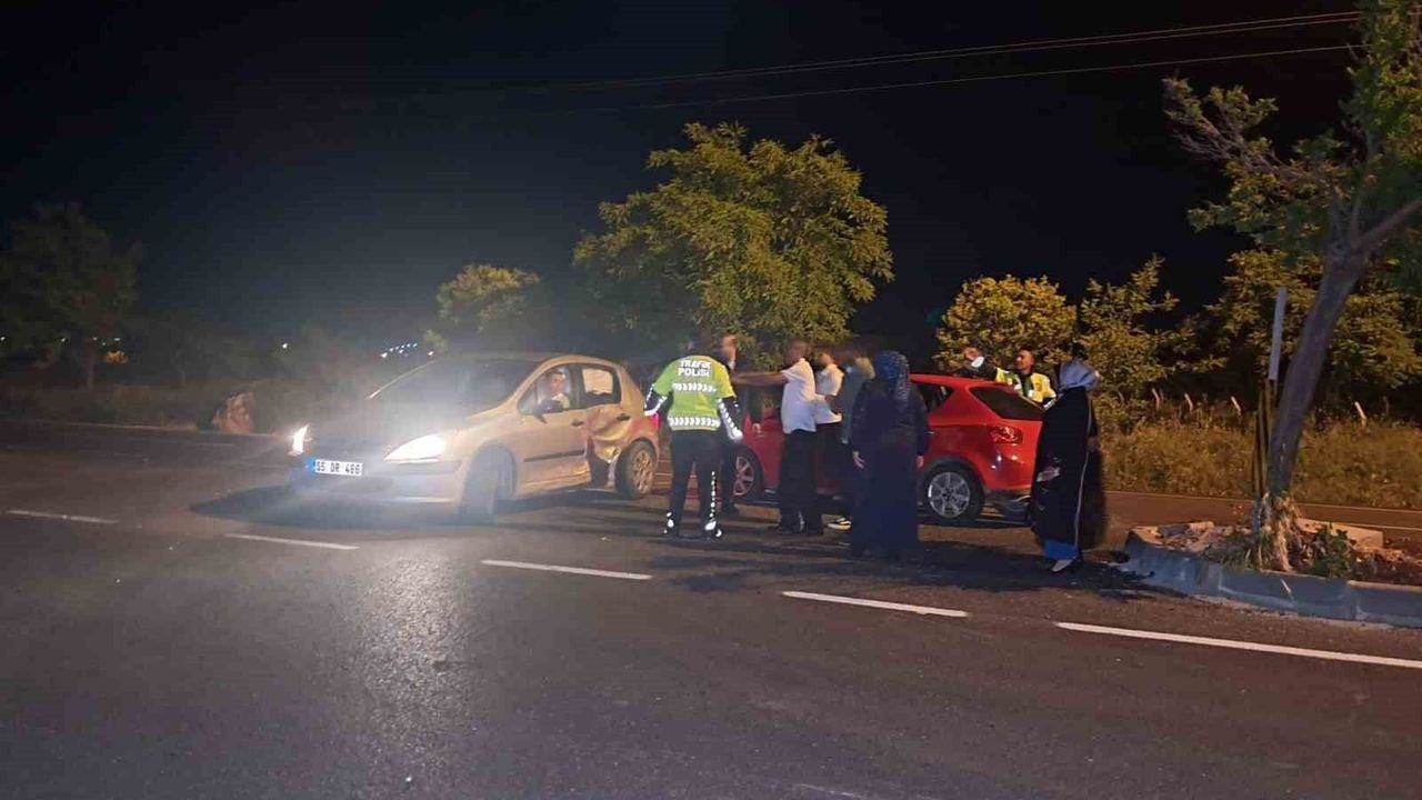 Kilis'te iki otomobil çarpıştı: 4 yaralı