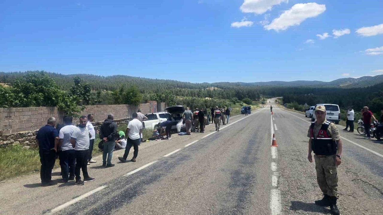 Kilis'te pikap ile otomobil çarpıştı: 9 yaralı