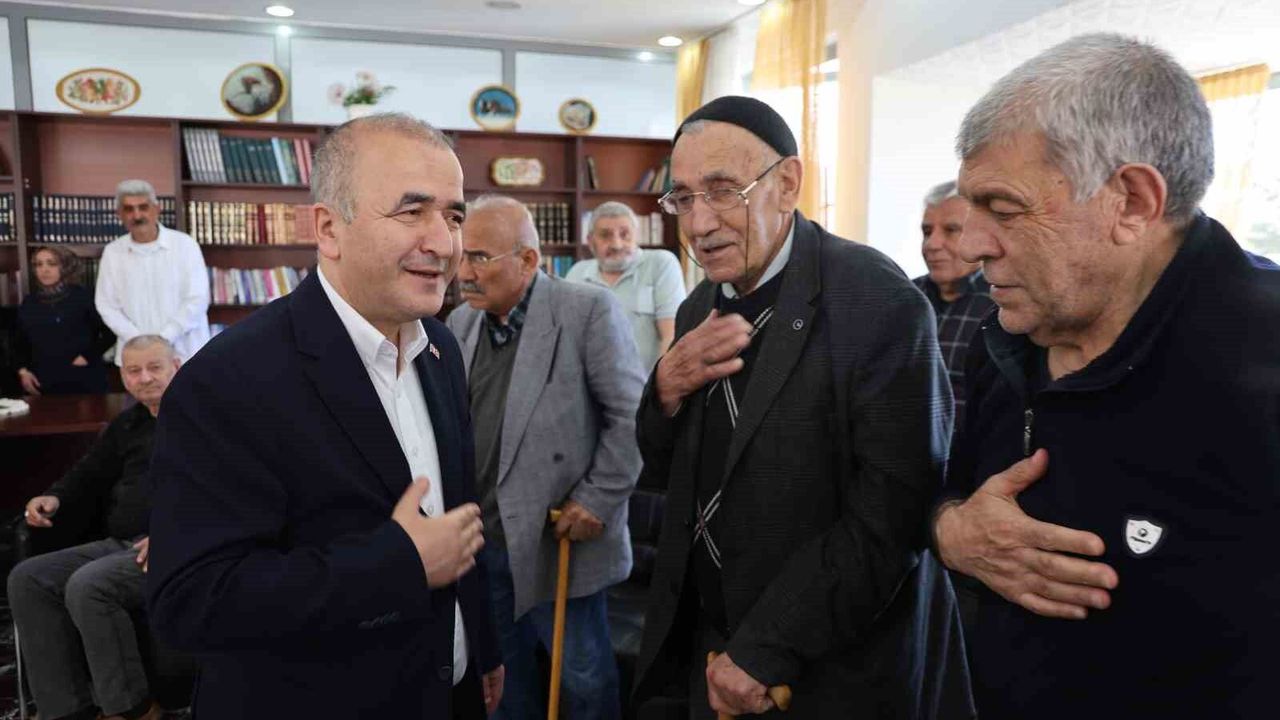Vali Hatipoğlu, huzurevi sakinleriyle bir araya geldi