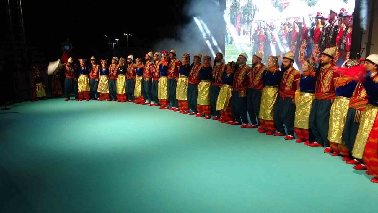 Kilis'te halk oyunları ve müzik şöleni