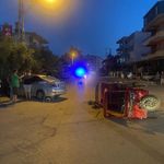 Üç tekerli elektrikli motosiklet otomobille çarpıştı: 4 yaralı