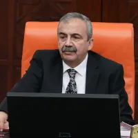 Sinemacı ve siyasetçi Sırrı Süreyya Önder kimdir?