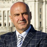 Balıkesir Milletvekili Turhan Çömez kimdir?