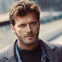 Kıvanç Tatlıtuğ kimdir? Evli mi?
