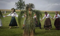 "İvan Kupala" bayramı renkli görüntülere sahne oldu