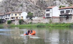 Amasya Belediyesi tarafından Yeşilırmak Nehri temizleniyor