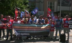 Öğretmenlik Mesleği Kanun teklifine karşı siyah çelenkli protesto