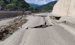 Kastamonu’da yol çöktü