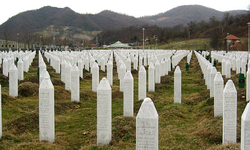 AB Srebrenitsa’da hayatını kaybedenleri andı