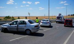 Bariyere çarpan otomobilde 2 kişi yaralandı