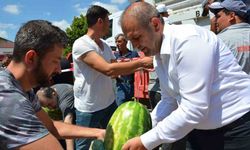 Çiftçiye destek için 2 ton ücretsiz karpuz dağıtıldı