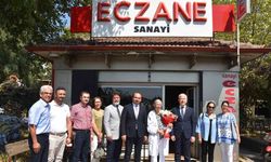 Eser Şenkul'dan 50 yıllık eczacıya ziyaret