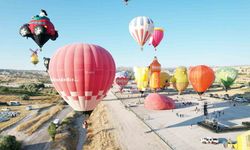 Gökyüzüne çıkan balonlardan görsel şölen