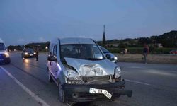 Hafif ticari araç, bir otomobile arkadan çarptı