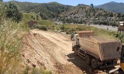 İzmir'de yol yapım çalışmaları sürüyor