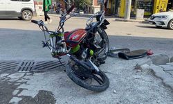 Motosiklet ile otomobil çarpıştı: 1 yaralı