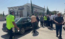 Motosiklet ile otomobilin çarpıştığı kazada 2 kişi yaralandı