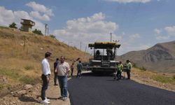 Otluca köyünde yol asfaltlama çalışmaları devam ediyor