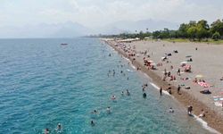 Vatandaşlar Antalya sahillerini doldurdu