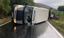 Afyon'da minibüs devrildi: 10 kişi yaralandı