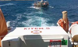 Fethiye Kızılada açıklarında su alan tekne kurtarıldı