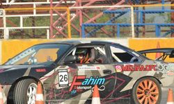 Kadın driftçiler, piste inerek performanslarını sergiledi