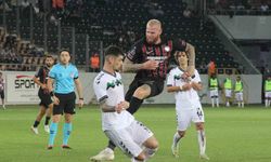 Sakaryaspor direndi Çorum FK son dakikada puanı kurtardı