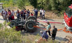 Traktörün altında kalan 2 kişi yaşamını yitirdi